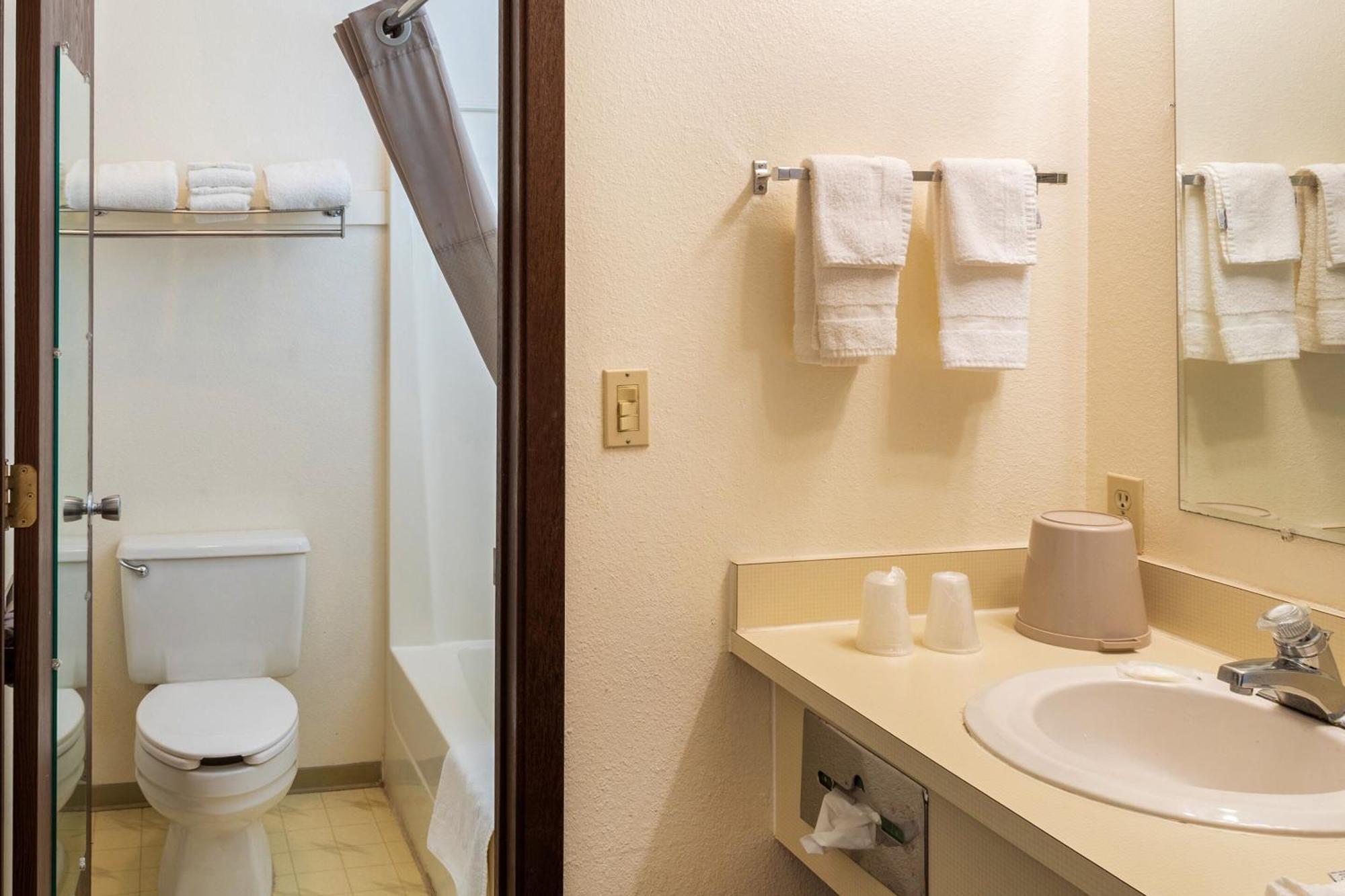 Oyo Hotel Shelby Mt Hwy 2 & I-15 외부 사진