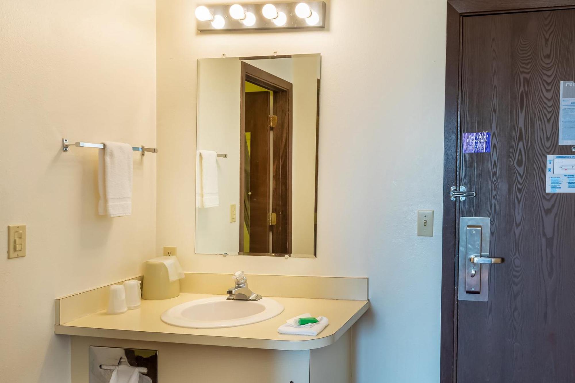 Oyo Hotel Shelby Mt Hwy 2 & I-15 외부 사진